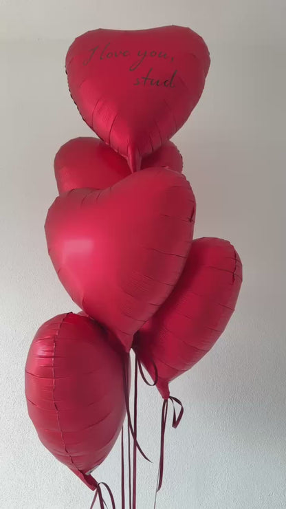 Ramo de 5 globos metálicos en forma de corazón con mensaje personalizado – entrega en Cancún, México